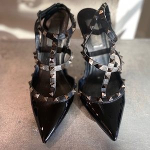 Valentino Garavani Rockstud Pumps in Patent Leather